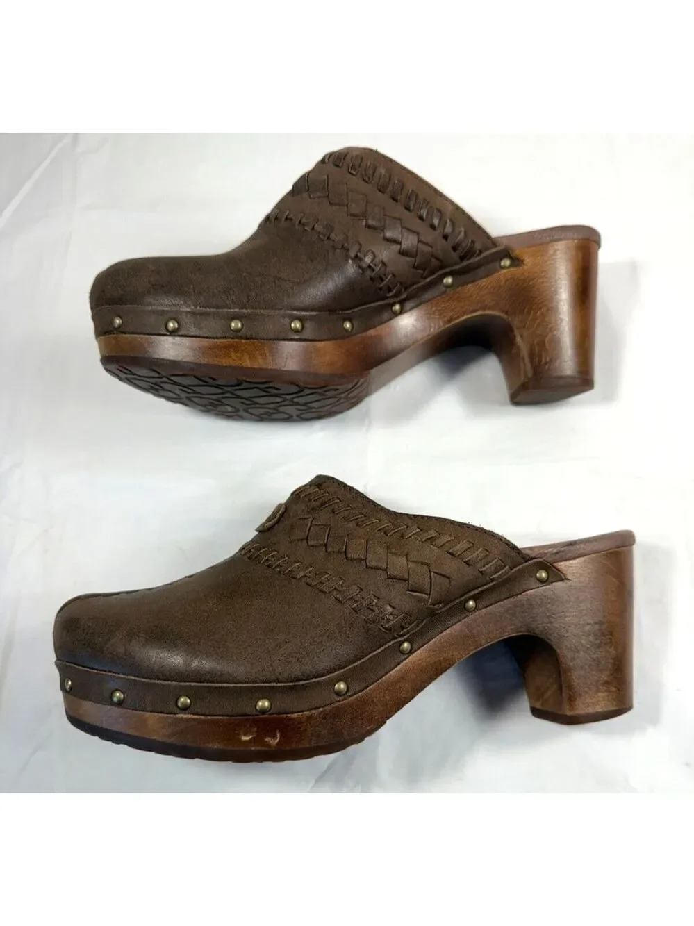 UGG Vivica 1957 Brown Leather Woven Studded Mule Clogs Y2K Size 6 shearling